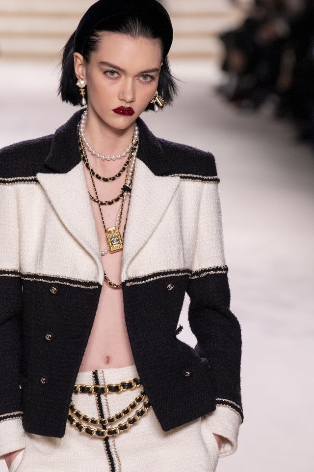 Tất cả những gì bạn cần biết về thương hiệu Chanel  Harpers Bazaar