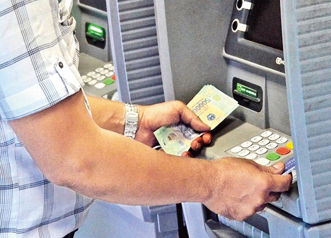 Ác mộng thực sự ngày Tết: Hàng loạt cây ATM quá tải, rút tiền không được còn bị nuốt thẻ - Hình 3