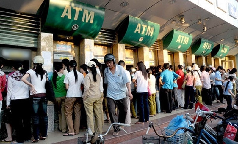 Ác mộng thực sự ngày Tết: Hàng loạt cây ATM quá tải, rút tiền không được còn bị nuốt thẻ - Hình 1