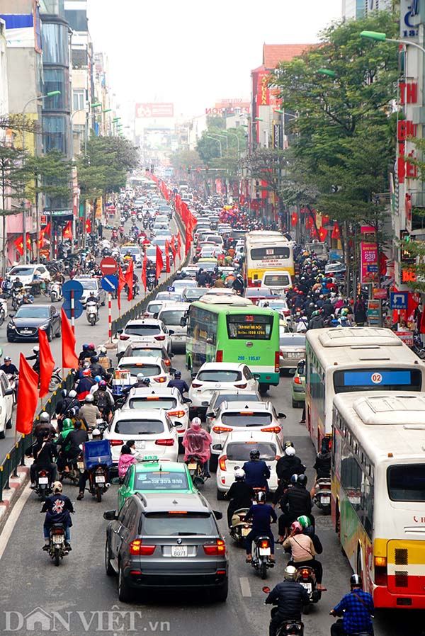 Ảnh, clip: Thủ đô tắc đường kinh hoàng những ngày cận Tết - Hình 11