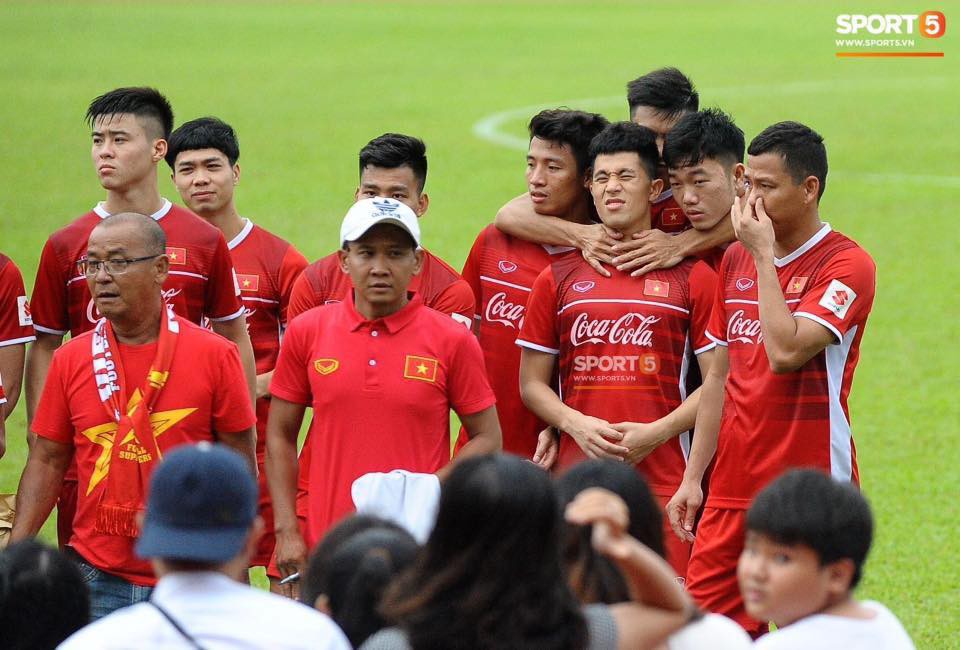Bùi Tiến Dũng ở cùng phòng và tự tin có thể bắt nạt Văn Hậu - Hình 2