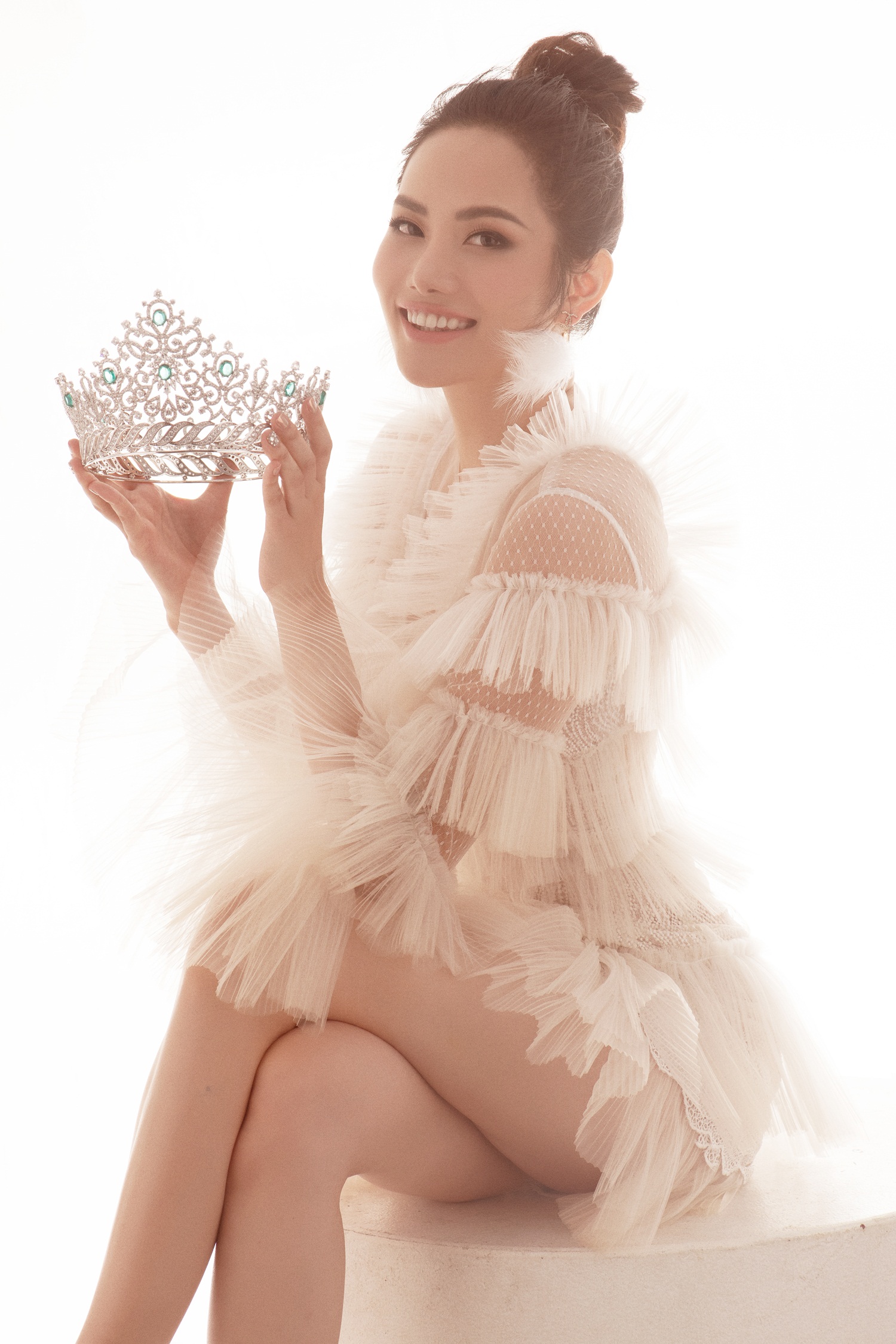 Hoa hậu Du lịch Toàn cầu 2019 Nguyễn Diệu Linh đẹp kiêu hãnh trong bộ ảnh chào xuân - Hình 1