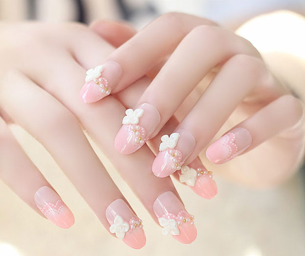 7 mẫu nail đính đá cực sang chảnh khiến chồng khen không ngớt lời