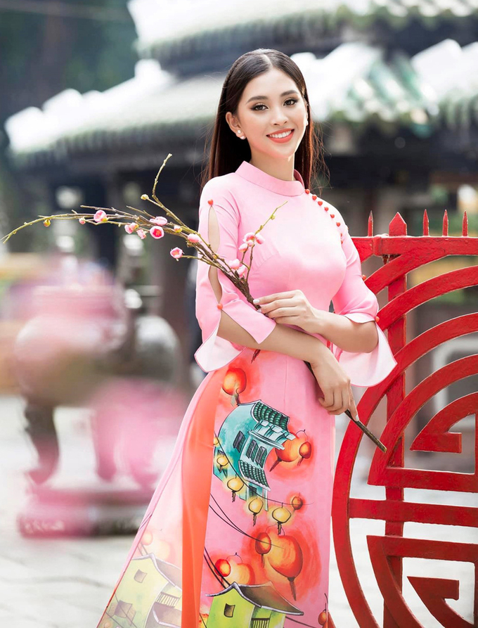 Mỹ nhân Việt diện áo dài đón Tết: Người dịu dàng, kẻ sang chảnh - Hình 8