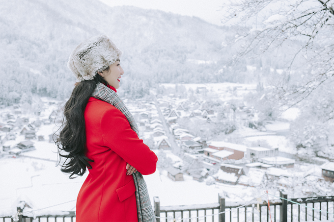 Ngọc Diễm ngắm cảnh tuyết phủ trắng làng cổ Shirakawago ở Nhật - Hình 4