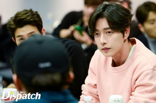 Park Hae Jin - Jo Bo Ah dự đóng phim hài lãng mạn, Four Men bị lãng quên và Ren (Nuest) chẳng thể ra mắt - Hình 5