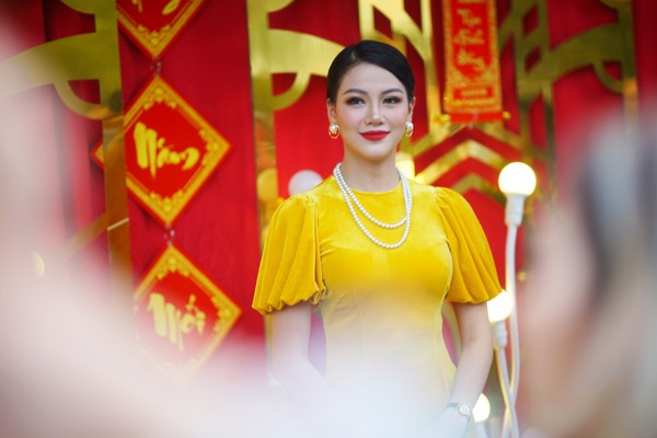 Tạm quên hình ảnh Hoa hậu mực thước, Phương Khánh hóa cô Ba miền Tây cùng gia đình quẩy nhiệt ngày sum họp - Hình 7