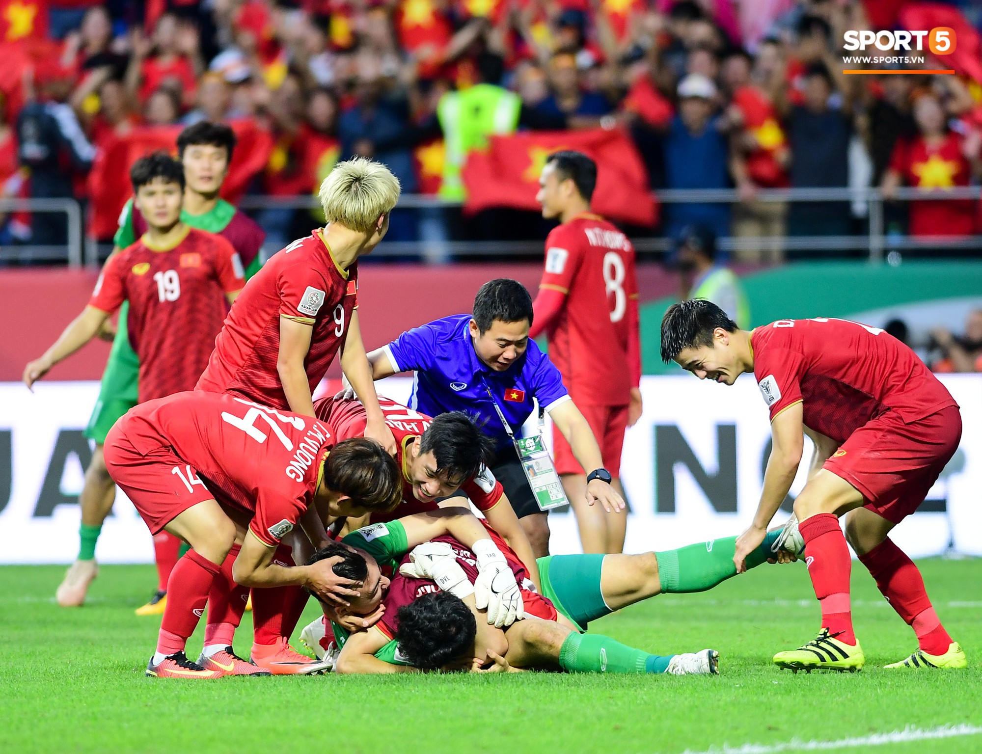 Tết cận kề, tuyển thủ Việt Nam chưa nhận được tiền thưởng sau AFF Cup 2018 và Asian Cup 2019 - Hình 1