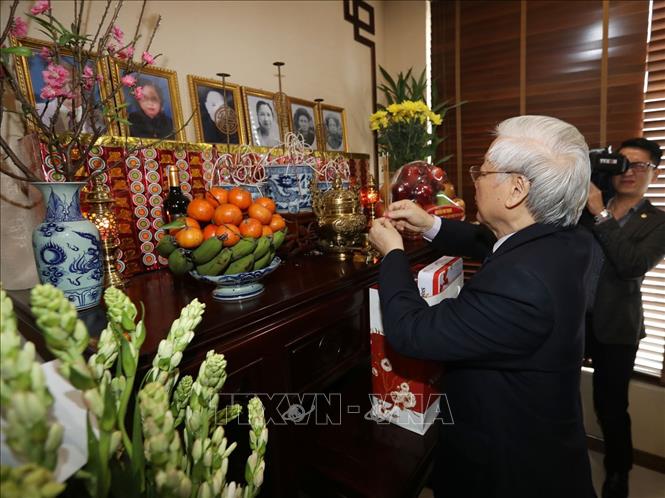Tổng Bí thư, Chủ tịch nước Nguyễn Phú Trọng thắp hương tưởng niệm nguyên Tổng Bí thư Lê Duẩn, Trường Chinh - Hình 3