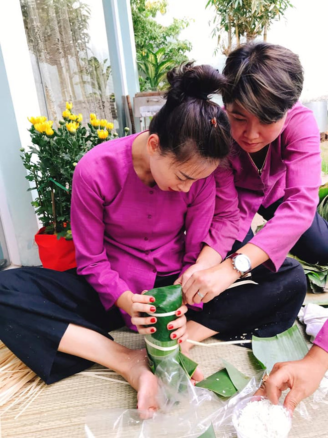 Trịnh Kim Chi, Angela Phương Trinh gói bánh chưng, bánh tét đón Tết - Hình 6