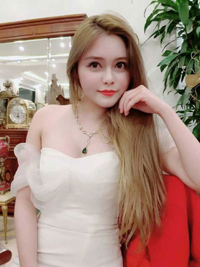 Vẻ đẹp đời thường bốc lửa của hai hot girl đóng Táo Quân 2019 - Hình 20