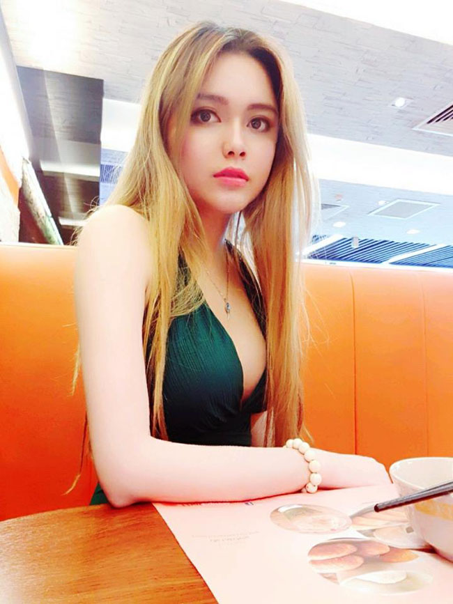 Vẻ đẹp đời thường bốc lửa của hai hot girl đóng Táo Quân 2019 - Hình 17