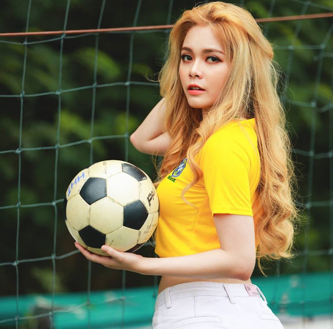 Vẻ đẹp đời thường bốc lửa của hai hot girl đóng Táo Quân 2019 - Hình 12