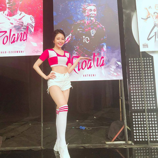 Vẻ đẹp đời thường bốc lửa của hai hot girl đóng Táo Quân 2019 - Hình 1