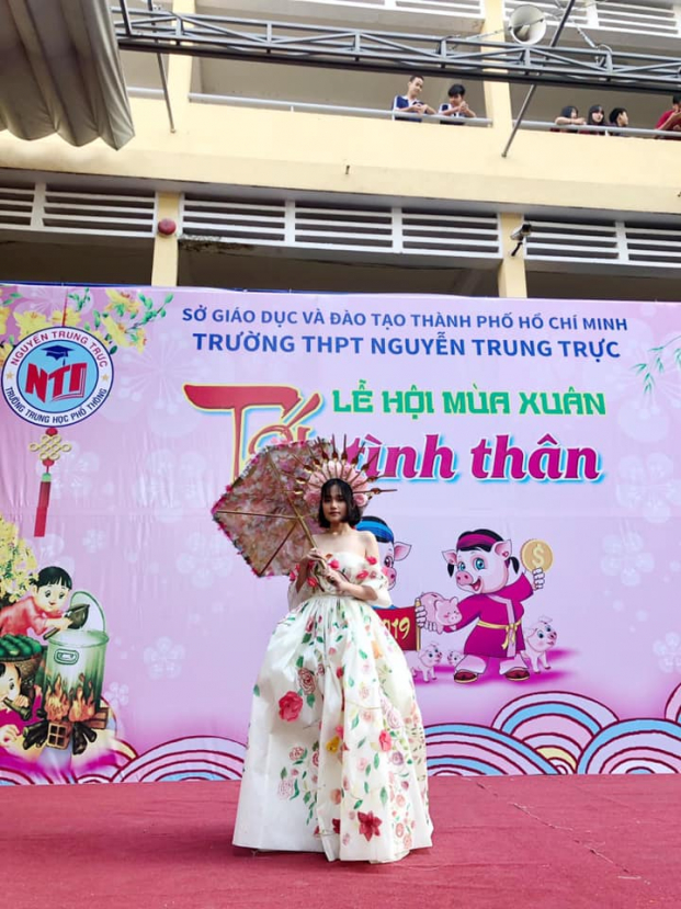 Kim Duyên gây ấn tượng với trang phục tái chế của Chung Thanh Phong