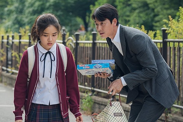 Chứng nhân hoàn hảo: Gục ngã trước tài năng diễn xuất của sao nhí Thử thách thần chết - Hình 2