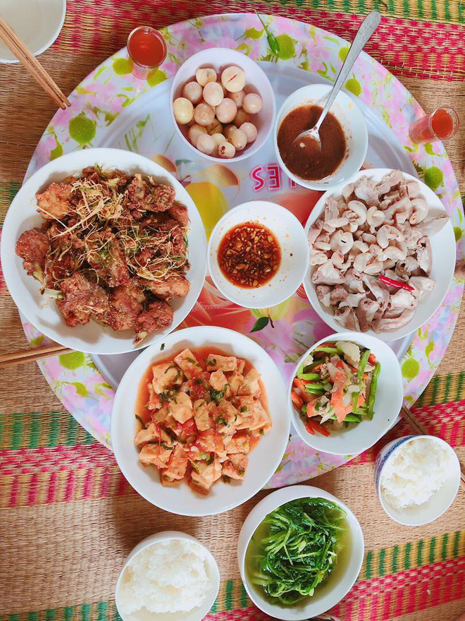 Chụp ảnh bên 5 đứa trẻ, bà mẹ 9x bỗng thành người mượn con hàng xóm câu like và sự thật đằng sau - Hình 9