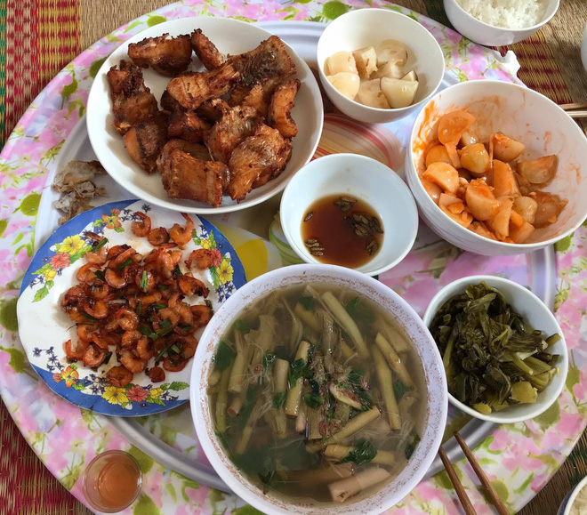 Chụp ảnh bên 5 đứa trẻ, bà mẹ 9x bỗng thành người mượn con hàng xóm câu like và sự thật đằng sau - Hình 7