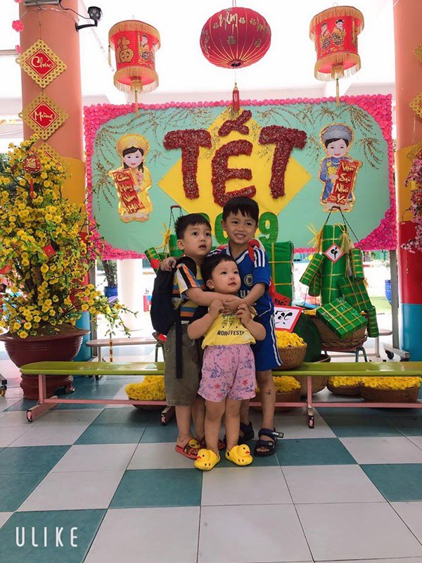 Chụp ảnh bên 5 đứa trẻ, bà mẹ 9x bỗng thành người mượn con hàng xóm câu like và sự thật đằng sau - Hình 3