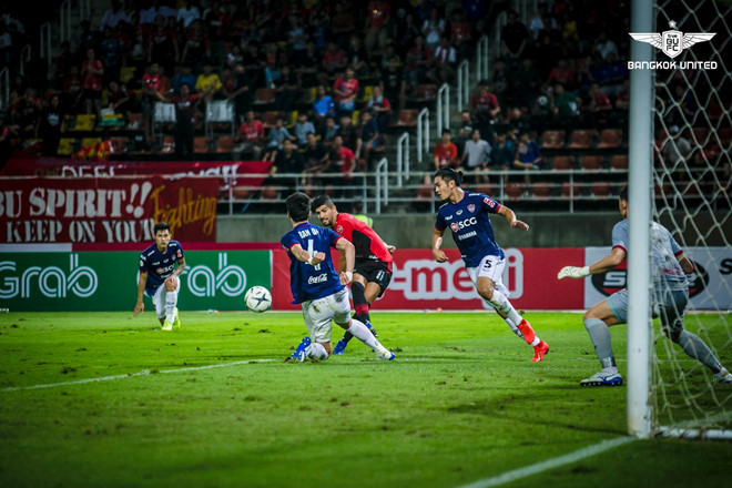 Dân mạng bênh vực Đặng Văn Lâm sau trận thua của Muangthong United - Hình 3