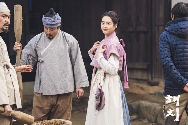 Haechi: Xot xa khi Jung Il Woo, Go Ara - Kwon Yul quay phim trong thơi tiêt khăc nghiêt - Hình 18