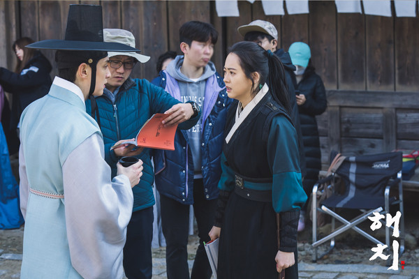 Haechi: Xot xa khi Jung Il Woo, Go Ara - Kwon Yul quay phim trong thơi tiêt khăc nghiêt - Hình 6