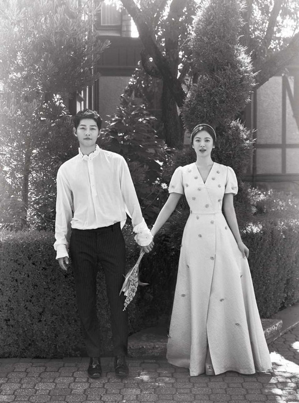 Hết YG Ent đến cặp vợ chồng Song Joong Ki - Song Hye Kyo lên thớt, Kbiz tuần qua gói gọn bằng một từ... PHỐT - Hình 1