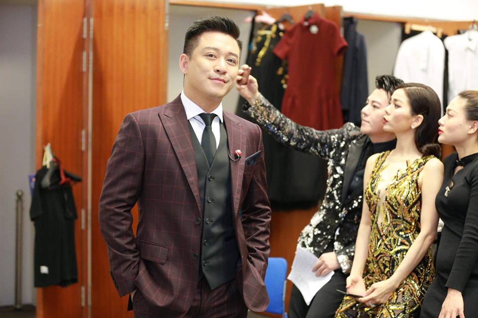 Khoe mái tóc vàng chóe và đồ hiệu ngập nhà, Hoàng Thùy Linh bỗng hoang mang vì nhận ra mình đã khác quá khứ - Hình 11