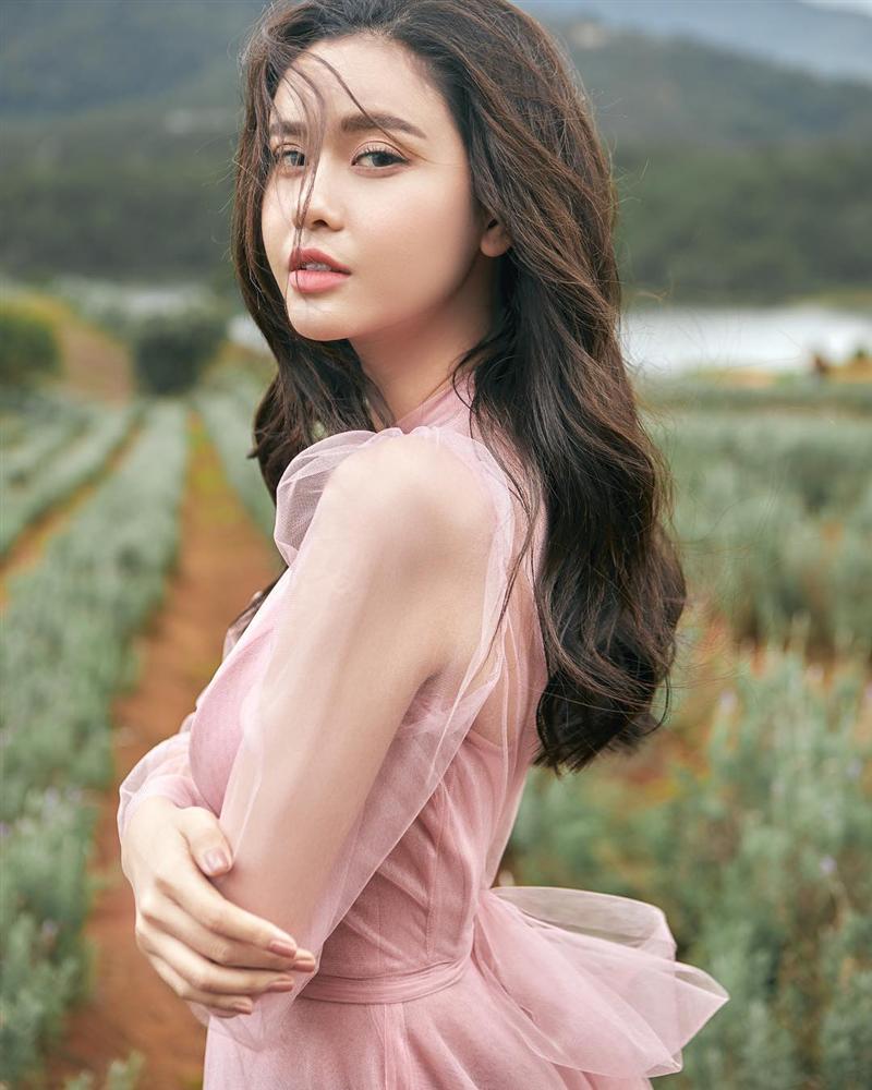 Khoe mái tóc vàng chóe và đồ hiệu ngập nhà, Hoàng Thùy Linh bỗng hoang mang vì nhận ra mình đã khác quá khứ - Hình 10