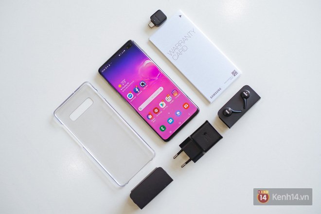 Mở hộp Galaxy S10 chính thức tại Việt Nam: Thiết kế cực đẹp, 3 camera sau, cảm biến vân tay dưới màn hình - Hình 4