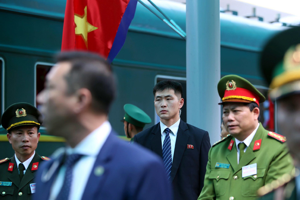 Nét nam tính 'phát hờn' trên gương mặt cận vệ của ông Kim Jong-un - Hình 4
