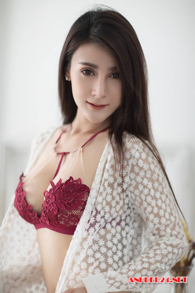 Ngắm đường cong gợi cảm của thiên thần Siranee Kumjai - Hình 1