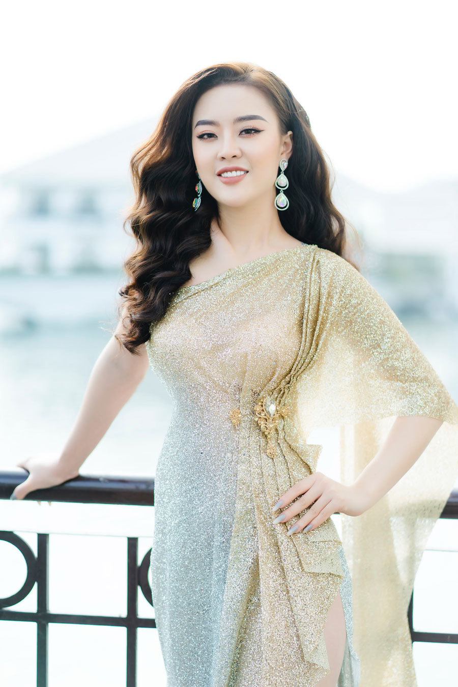Người đẹp có vòng eo bé hơn Ngọc Trinh khoe chân dài miên man - Hình 6