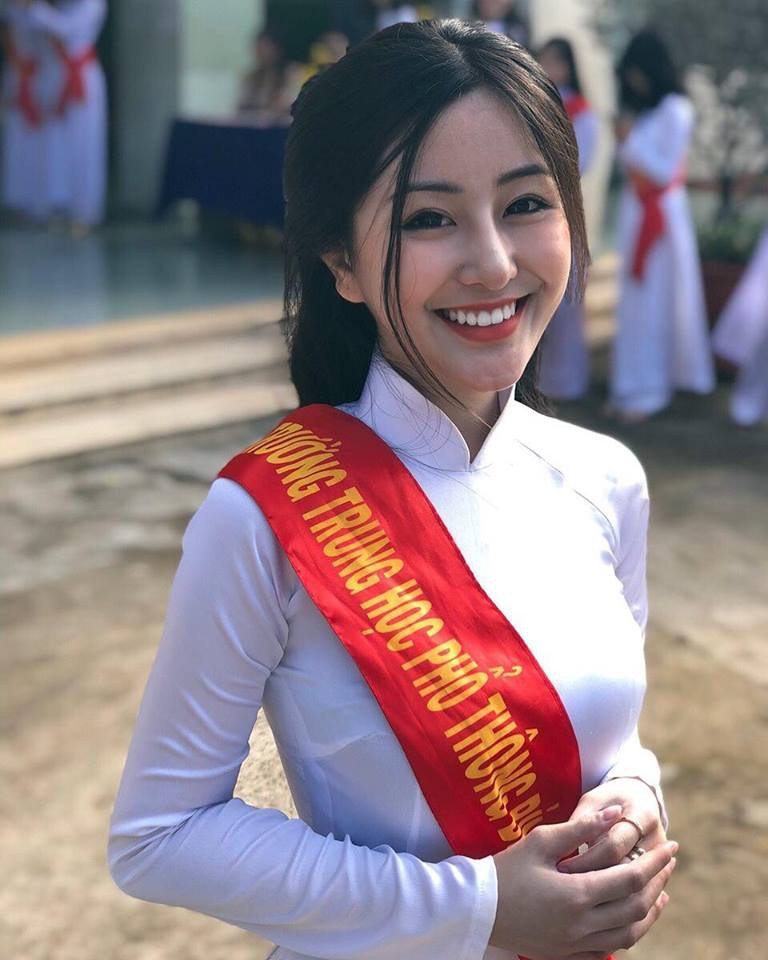 Vẻ đẹp nữ sinh TP.HCM được báo Hàn ca ngợi 'Nữ thần không góc chết' - Hình 1