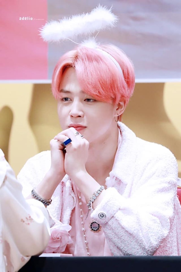 Idols Hàn Quốc đã khẳng định rằng quả thật không có màu tóc nào khó mặc như màu tóc hồng. Thế nhưng, với bối cảnh hiện nay, màu tóc hồng đã trở thành một xu hướng không thể bỏ qua. Hãy đến với hình ảnh này để khám phá idol nhuộm tóc hồng nào nhận được sự yêu thích nhất.