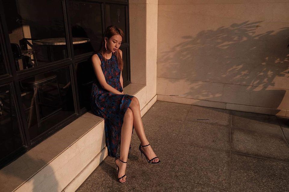 Châu Bùi đi ăn sương sương mà diện street style như dự yến tiệc, Khánh Linh cắt tóc ngắn trông giống... Đào Bá Lộc - Hình 8