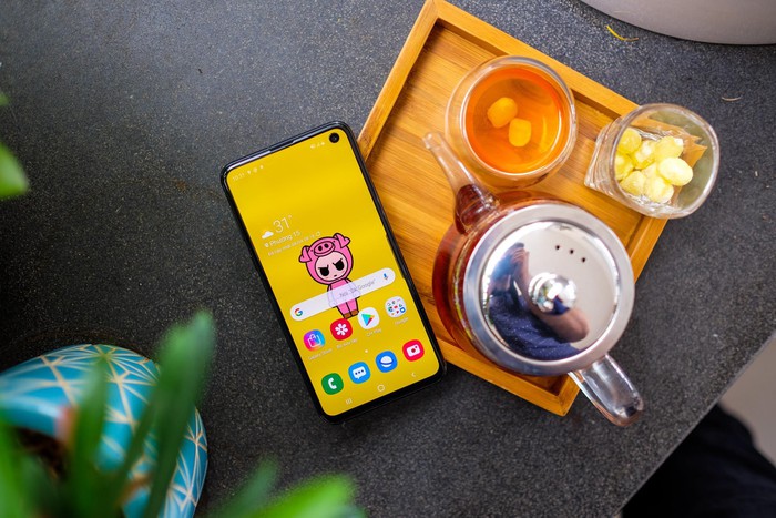 Chi tiết Galaxy S10e: Bản rút gọn của S10, giá 16 triệu đồng - Hình 8
