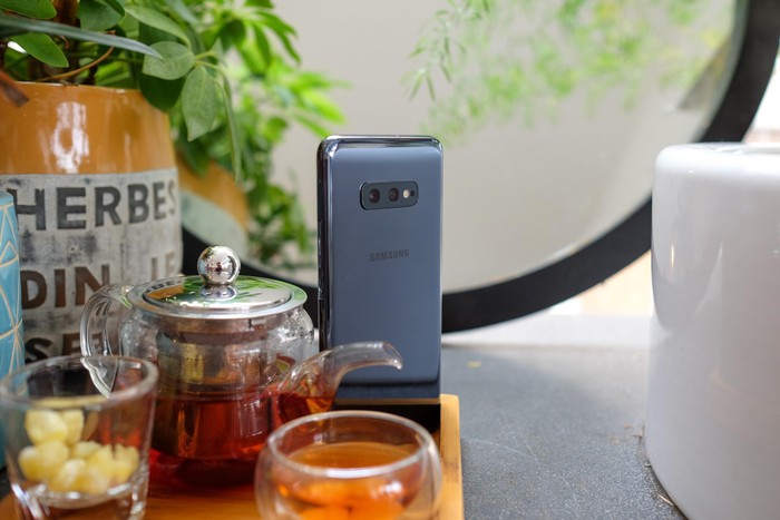 Chi tiết Galaxy S10e: Bản rút gọn của S10, giá 16 triệu đồng - Hình 1