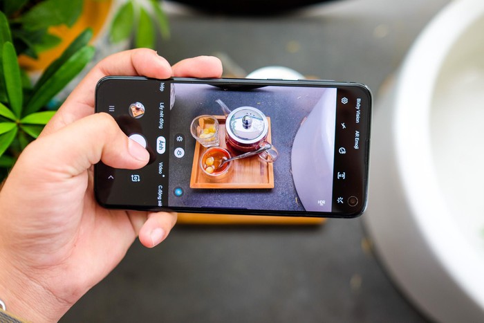 Chi tiết Galaxy S10e: Bản rút gọn của S10, giá 16 triệu đồng - Hình 6