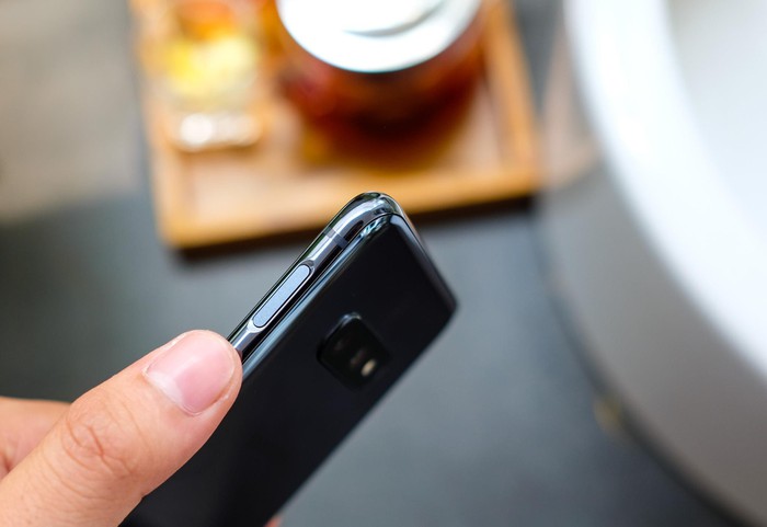 Chi tiết Galaxy S10e: Bản rút gọn của S10, giá 16 triệu đồng - Hình 7