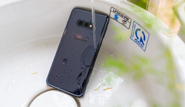 Chi tiết Galaxy S10e: Bản rút gọn của S10, giá 16 triệu đồng - Hình 9