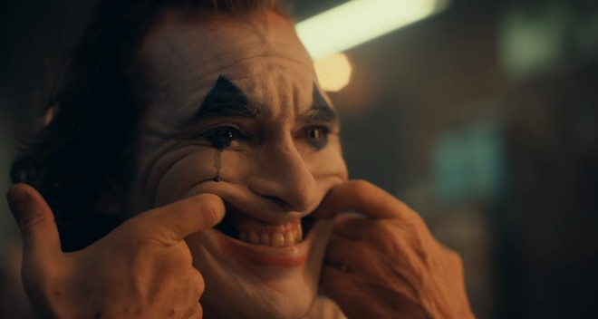 DC tung trailer Joker đầy ám ảnh và điên loạn - Hình 2