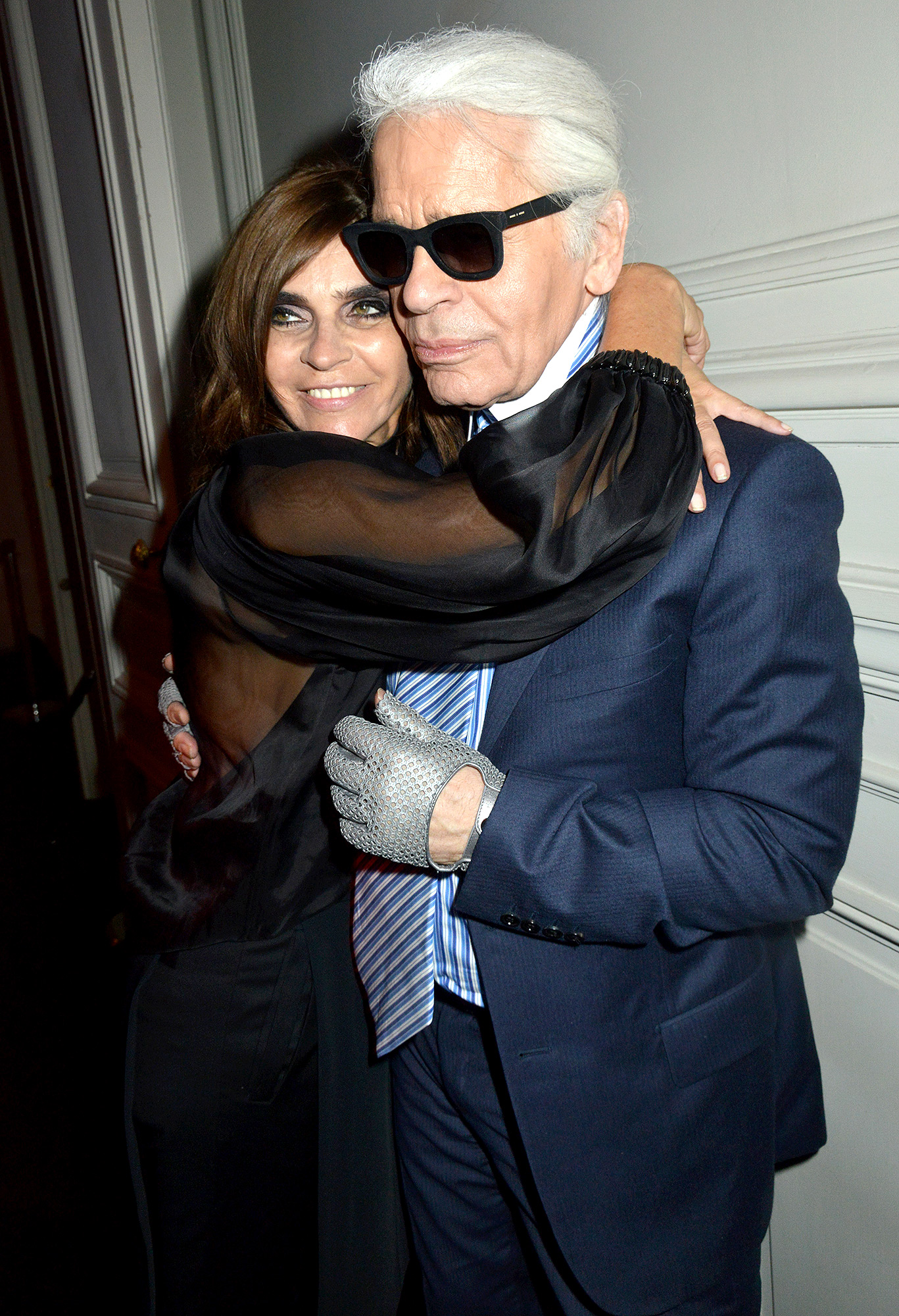 Điểm tin thời trang - Carine Roitfeld nhận vị trí mới tại thương hiệu Karl Lagerfeld, hé lộ nơi trình diễn BST Louis Vuitton Cruise 2020 - Hình 1