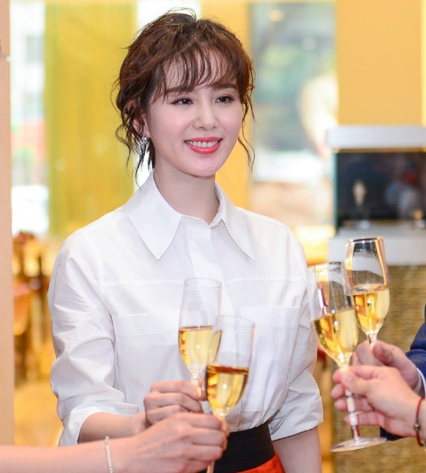 Đừng nghĩ cứ cắt mái là đẹp, không ít lần các sao cũng khóc ròng vì một phút xuống tóc đây! - Hình 11