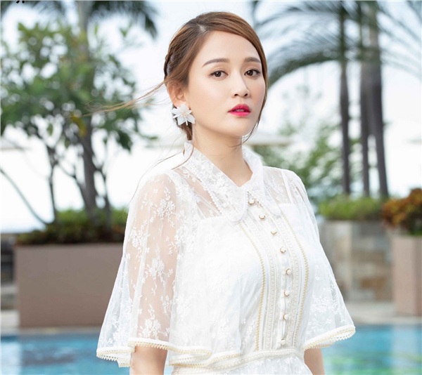 Đừng nghĩ cứ cắt mái là đẹp, không ít lần các sao cũng khóc ròng vì một phút xuống tóc đây! - Hình 28