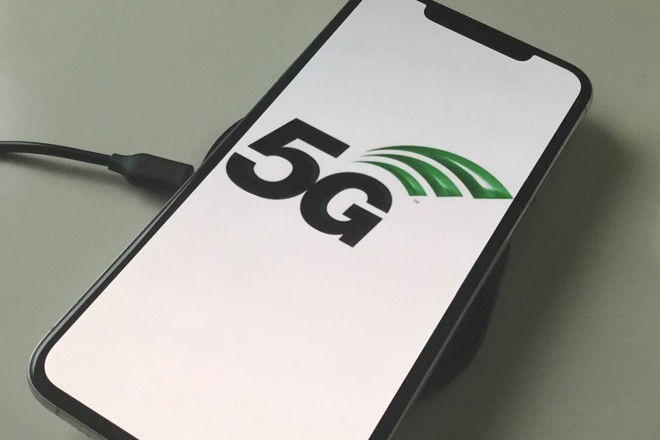 Intel không làm kịp chip 5G vào 2020, Qualcomm, Samsung thì không bán, Apple huy động 1.200 kỹ sư tự làm chip modem riêng cho iPhone - Hình 1