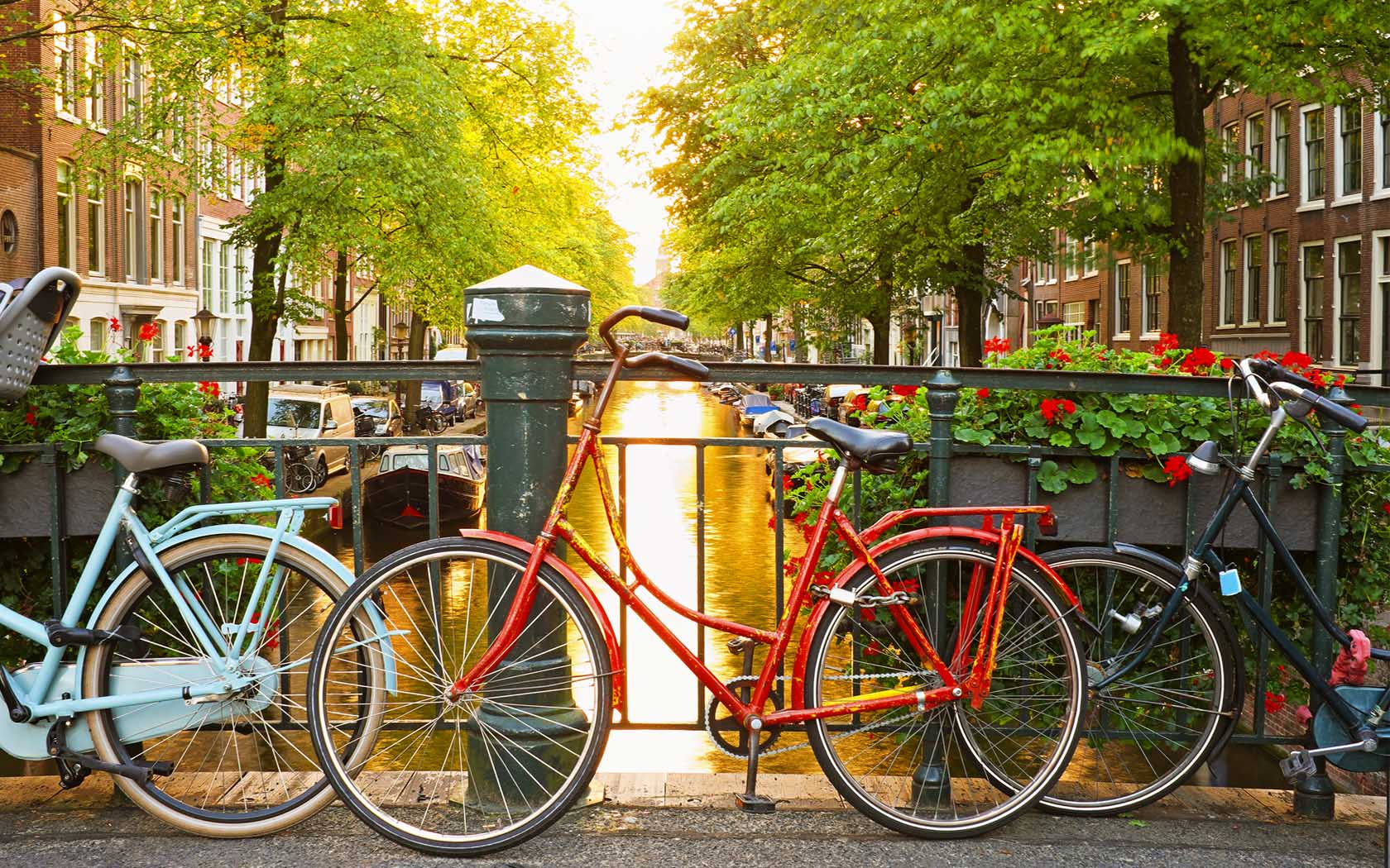 Khám phá Hà Lan: Amsterdam thi vị và câu chuyện về những chiếc thuyền thầm thì - Hình 3