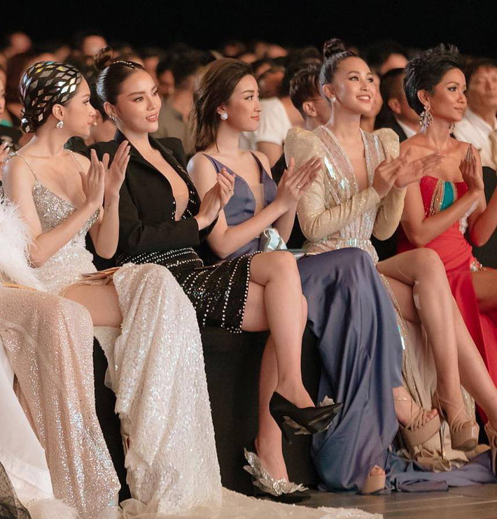 Lấn át cả dàn bông Hậu khi đứng chung khung hình, có thể không phải là nàng Hậu xinh đẹp nhất nhưng Kỳ Duyên luôn khác biệt nhất - Hình 4