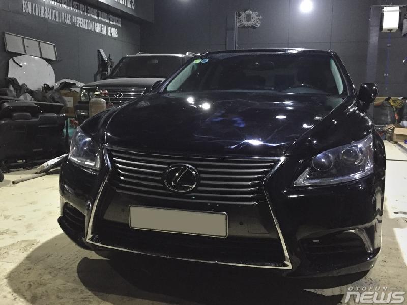 Nâng cấp Lexus LS460 2008 lên đời 2017 chỉ với 350 triệu đồng - Hình 3