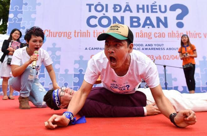 Thái Thùy Linh cùng Phan Anh năng nổ ủng hộ tinh thần trẻ tự kỷ - Hình 16